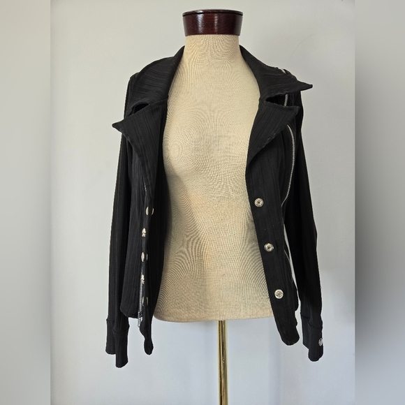 SWITCHBLADE STILETTO Black Zippered Jacket with Skull buttons. Size M - Picture 7 of 11